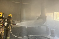 台南餐廳疑油鍋起火 1廚師雙手燒燙傷送醫