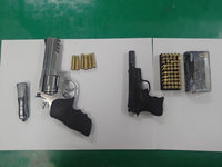 男子火鍋店鬧事持雙槍擊發  北市警逮人起出毒品