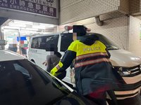 苗栗2歲童突抽搐昏迷  母攔警車求援獲送醫脫險