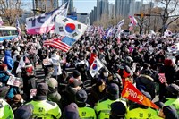 尹錫悅被捕 支持與反對彈劾陣營仍拉鋸