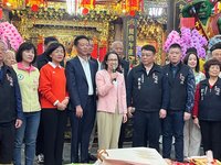 蕭副總統新北板橋拜廟：願天佑台灣 大家加油