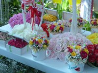 天冷玫瑰減產價揚  情人節陽春花束1000元