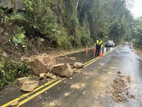 苗栗南庄124線土石崩落 三灣鄉道路基崩塌