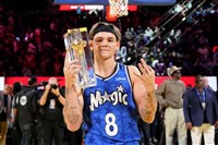 麥克隆灌籃大賽史無前例3連霸 考慮2026再拚1次