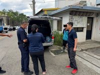 非法仲介廂型車塞10人 苗栗專勤隊查獲7逾期移工