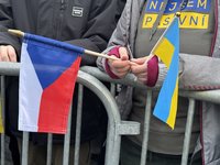 數千人集會挺烏 捷克總統：和平談判須納烏克蘭歐洲