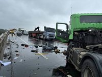 曳引車自撞大園區台61高架護欄 駕駛摔橋下亡