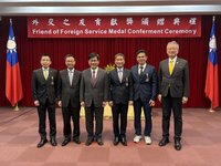 3企業助巴黎奧運台灣隊  林佳龍頒贈外交之友貢獻獎