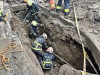 新北樹林污水道施工意外 1工人遭大石壓傷命危送醫