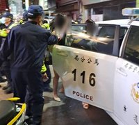 馬公警擴大臨檢  卡拉OK內查獲10名外籍女子