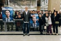 「孤獨的美食家」松重豐6度訪台 影迷接機嗨要簽名