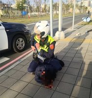 越籍失聯移工違規遭攔棄車拒捕 高雄警扭打負傷逮人