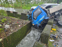 花蓮鄉間路口2車碰撞 貨車駕駛摔圳溝傷重不治