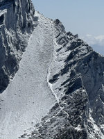 玉山2山友墜谷380米深 空勘發現遭雪覆蓋身影