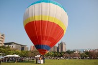 台北大學櫻花祭熱鬧登場 上千人參與