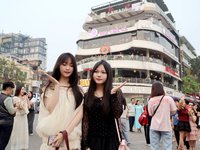 河內地標鯊魚顎大樓將拆除  合影留念人潮掀懷舊風