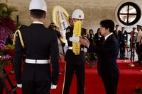 賴總統赴忠烈祠主持春祭 慰問遺族代表