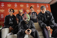 血肉果汁機主唱因感冒消音 仍登大港開唱嗨翻觀眾