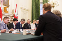 英首相一早與企業會商  不排除任何對美行動選項