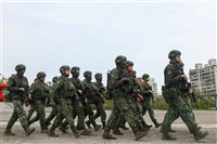 軍公教調薪法制化 政院持續蒐集意見