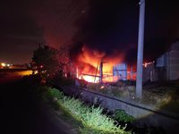 台中大雅鐵皮工廠大火  警消撲滅幸無人傷