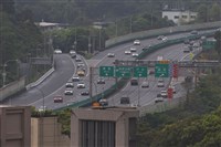 母親節估國道交通量增2%到4% 12處實施匝道儀控