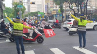 高雄光武國小志工團34年 不少導護媽媽站成導護阿嬤
