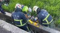 彰化女子機車雙載自撞電線桿  1死1重傷
