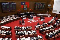 國民黨籲政府勿哭窮賣慘 卻不送解凍案到立院