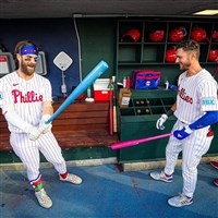 MLB流行場上性別揭曉 藍球棒粉紅護腕各有意義