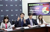 政院提4100億特別條例 黃國昌批偷渡、灌水