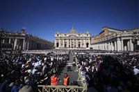 教宗方濟各喪禮開始 各國代表與信眾約14萬人致哀