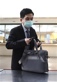 京華城案 黃景茂、邵琇珮延長限制出境、出海8月