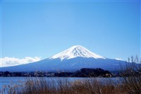 富士山封山期間兩度擅闖被救 中國男大生稱為「找回手機」
