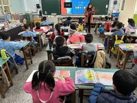 鼓勵學生認識自己的情緒 學校運用繪本、心理牆