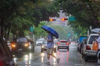 東北季風影響早晚涼 多雲到晴山區午後雨