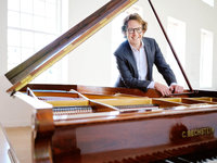 鑽研蕭士塔高維契樂作  荷鋼琴家明納爾北高巡演