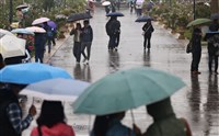 台東金峰焚風飆37.4度 本週首波鋒面6日報到中北部防大雨