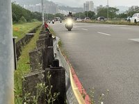 新北議員質疑堤外道路護欄老舊  水利局：檢視改善