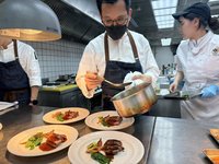 台糖與高餐大簽MOU  攜手簡天才讓蜆精入菜