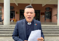 拍攝黑狗抽菸被餵檳榔 台中男惡作劇道歉動保處送辦
