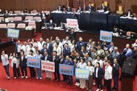 增放假日 內政部遺憾未納轉型正義、影響各行各業