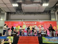 北市愛天使園遊會 特教生打節拍演奏向母親致謝