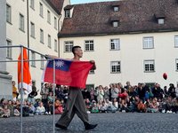 火舞表演者郭建宏勇闖天涯  瑞士東部古城獻藝