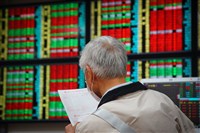 台股盤中震盪翻黑回測21700點 機器人航運撐盤