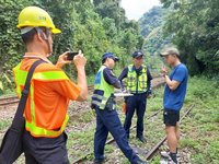 阿里山林鐵嚴格取締遊客違規行走軌道 半年已11人受罰