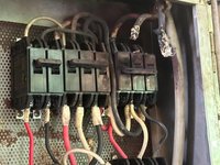 基隆水電工疑維修不慎引短路  變電箱爆炸燒燙傷