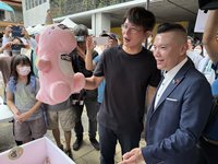 黃國昌：賴總統執政1年繳不出成績 希望好好反省