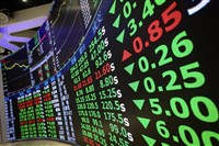 電子、傳產走弱 台股盤中下挫218點跌破21600點