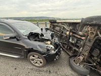 國3南向和美路段爆胎側翻  2車事故6傷送醫